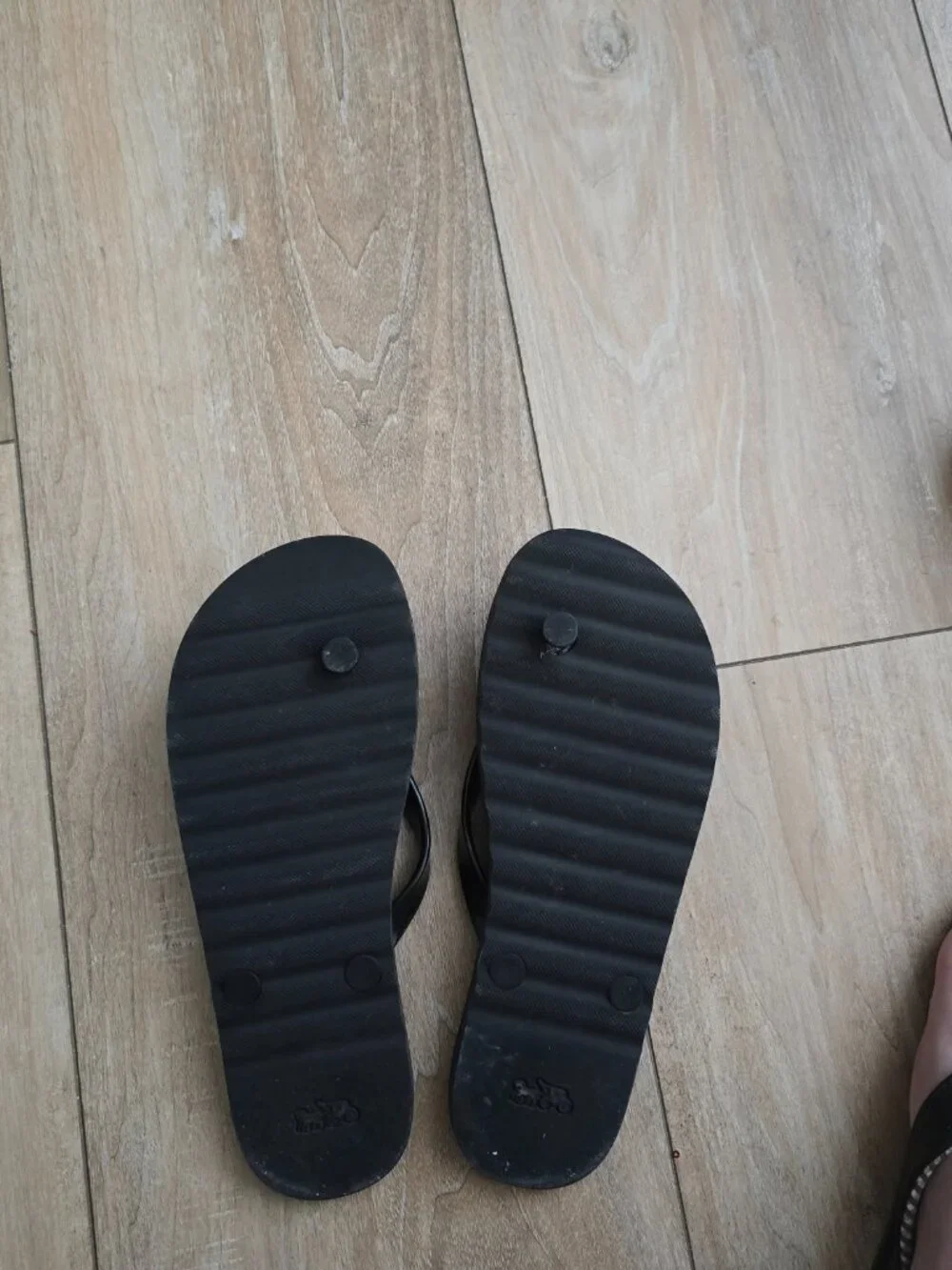 COACH Zayn Slip-on Thong Black Gold Accent Logo Flip Flops Sandals - EUC